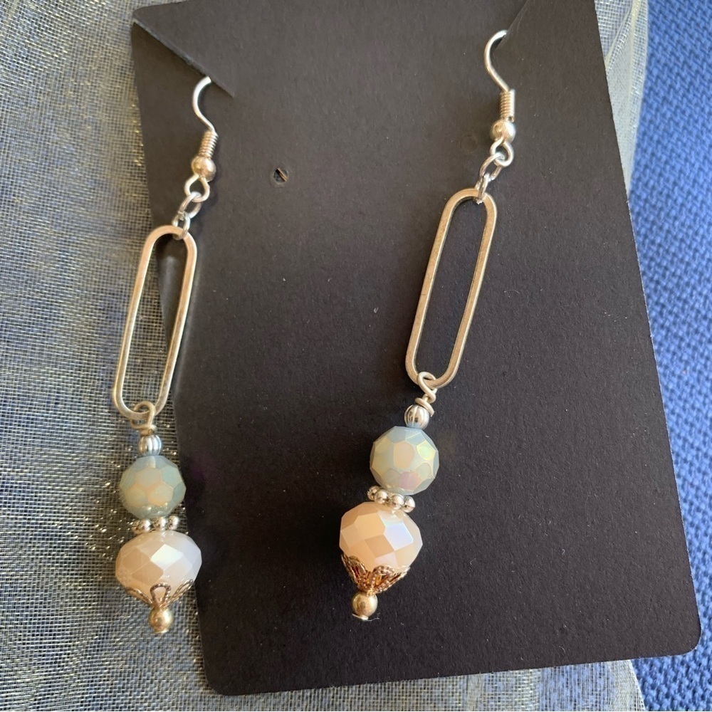 Beaded geometric dangle fish hook earrings artisan handmade champagne neutral - Picture 4 of 9